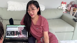 Medical student Elle Lee returns the favor to her tutor